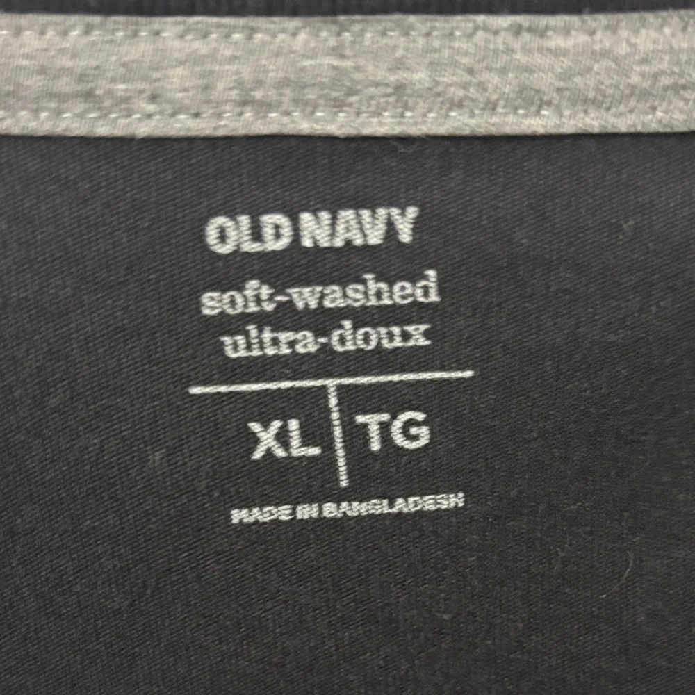 Old Navy Men’s Black and Grey XL T-Shirt - Picture 2 of 3